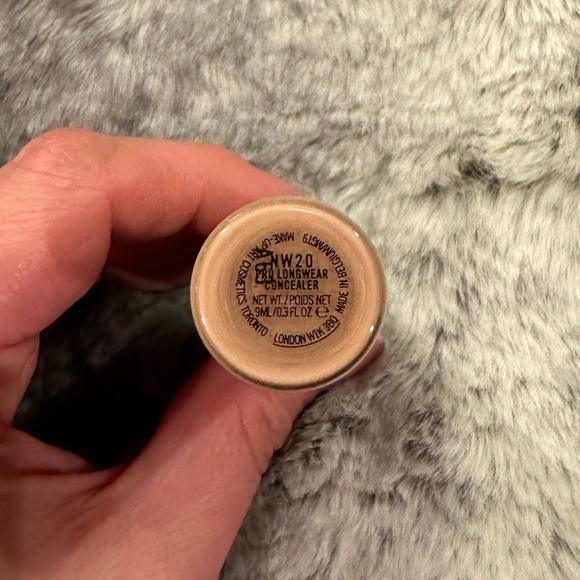 MAC Pro Longwear Liquid Correcting Concealer NW20 - Picture 5 of 5